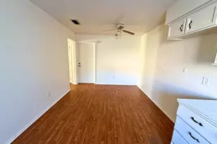 1021 Pleasant Valley Ln, Arlington, TX 76015 - Photo 5