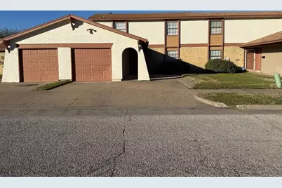 1021 Pleasant Valley Lane, Arlington, TX 76015 - Photo 1