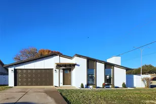 4429 Buckeye St, Fort Worth, TX 76137 - Photo 3