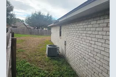 4961 Shadowbend Drive, Corpus Christi, TX 78413 - Photo 3