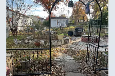 909 Rindie Street, Irving, TX 75060 - Photo 13