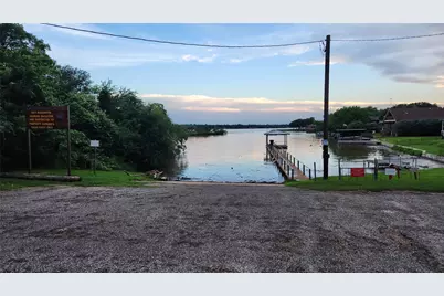 325 Capricorn Drive, Granbury, TX 76049 - Photo 3