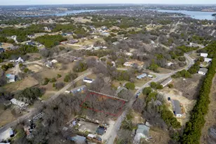 922 Pawnee Trail, Granbury, TX 76048 - Photo 1