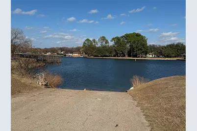 922 Pawnee Trail, Granbury, TX 76048 - Photo 3