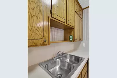 136 Bowie Street, McGregor, TX 76657 - Photo 15