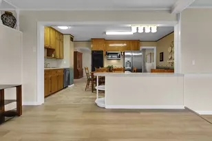 136 Bowie St, McGregor, TX 76657 - Photo 9