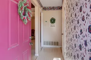 241 Hedgerow Ln, Lewisville, TX 75057 - Photo 3