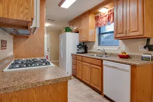 241 Hedgerow Ln, Lewisville, TX 75057 - Photo 11