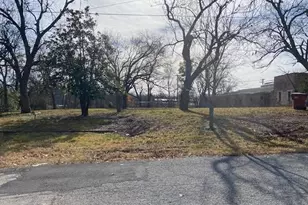 306 E 2nd St, Bonham, TX 75418 - Photo 1