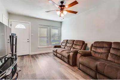 806 Highland Drive, Grand Prairie, TX 75051 - Photo 5