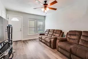 806 Highland Dr, Grand Prairie, TX 75051 - Photo 5