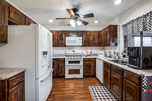 2907 Kimberly Dr, Grapevine, TX 76051 - Photo 11