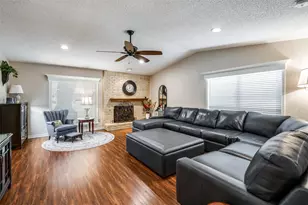 2907 Kimberly Dr, Grapevine, TX 76051 - Photo 3