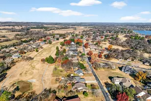 234 Navajo Trail W, Lake Kiowa, TX 76240 - Photo 33