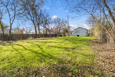 320 NE 31st Street, Grand Prairie, TX 75050 - Photo 25