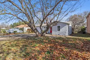 320 NE 31st St, Grand Prairie, TX 75050 - Photo 3