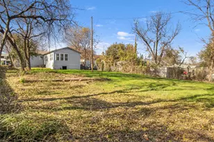 320 NE 31st St, Grand Prairie, TX 75050 - Photo 23