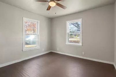 320 NE 31st Street, Grand Prairie, TX 75050 - Photo 17