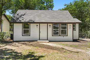 917 N Wood St, Denton, TX 76209 - Photo 1