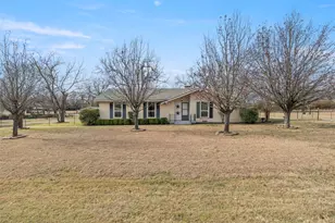 136 Louise Ritter Blvd, Red Oak, TX 75154 - Photo 1