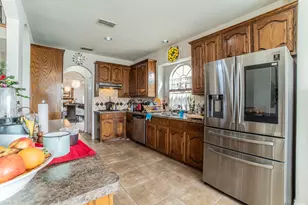 317 Crescent Creek Ln, Fort Worth, TX 76140 - Photo 7