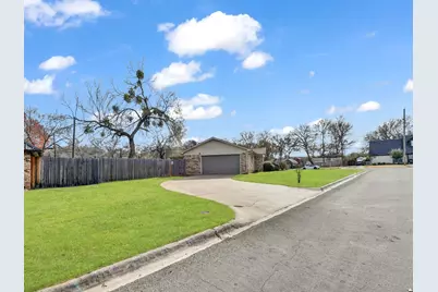 325 Huggins Drive, Springtown, TX 76082 - Photo 25