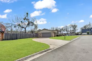 325 Huggins Dr, Springtown, TX 76082 - Photo 25