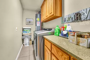 325 Huggins Dr, Springtown, TX 76082 - Photo 13