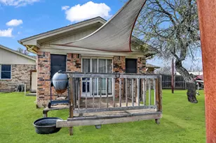 325 Huggins Dr, Springtown, TX 76082 - Photo 23