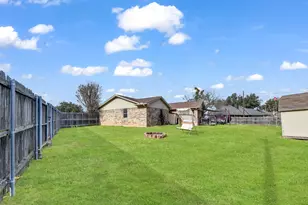 325 Huggins Dr, Springtown, TX 76082 - Photo 21