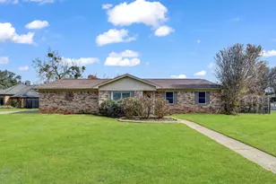 325 Huggins Dr, Springtown, TX 76082 - Photo 1