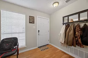 2411 Amber Hill Ln, Euless, TX 76039 - Photo 3