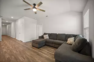 909 Avagail Ave, Springtown, TX 76082 - Photo 5