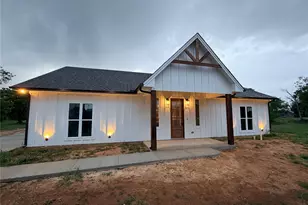 518 Strong St, Bowie, TX 76230 - Photo 23