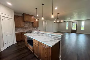 518 Strong St, Bowie, TX 76230 - Photo 21