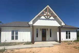 518 Strong St, Bowie, TX 76230 - Photo 3