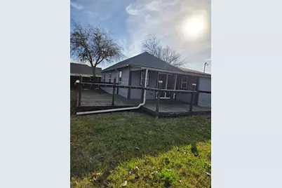 605 N Snyder Avenue, Justin, TX 76247 - Photo 3