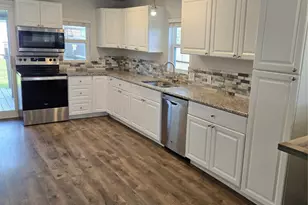 605 N Snyder Ave, Justin, TX 76247 - Photo 5