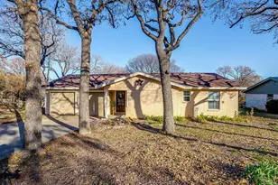 7036 Crabtree Ln, North Richland Hills, TX 76182 - Photo 3