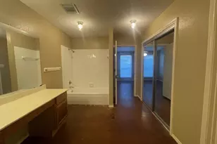 1226 W Hudgins St, Grapevine, TX 76051 - Photo 13