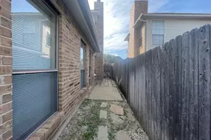 1226 W Hudgins St, Grapevine, TX 76051 - Photo 23