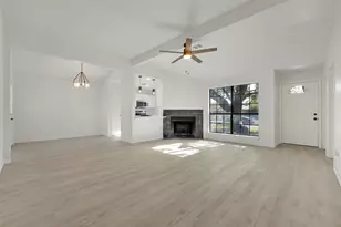 615 Red Coat Ln, Arlington, TX 76002 - Photo 5