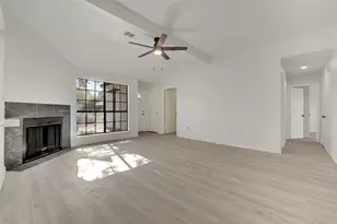 615 Red Coat Ln, Arlington, TX 76002 - Photo 3