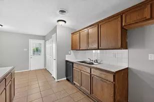 6805 Newcastle Pl, North Richland Hills, TX 76182 - Photo 9