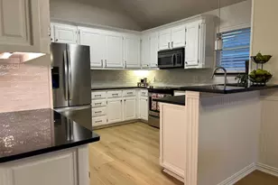 7302 Heritage Oaks Ct, Arlington, TX 76001 - Photo 5