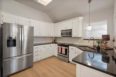 7302 Heritage Oaks Court, Arlington, TX 76001 - Photo 3