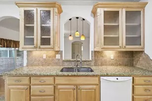 204 Trailwood Dr, Euless, TX 76039 - Photo 13