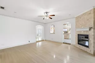 204 Trailwood Dr, Euless, TX 76039 - Photo 9