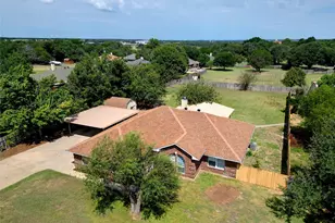 302 Robins Way, Granbury, TX 76048 - Photo 3