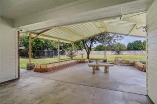 302 Robins Way, Granbury, TX 76048 - Photo 13